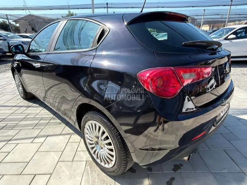 Alfa Romeo Giulietta 2011 photo 5