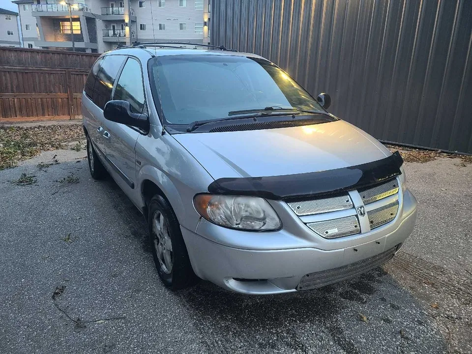 Dodge Grand Caravan 2005 photo 2