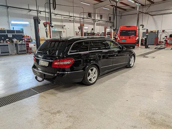 Mercedes-Benz E 200 D 2010 photo 4