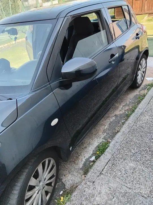 Suzuki Swift 2011 photo 2