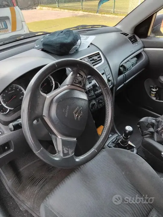 Suzuki Swift 2011 photo 5