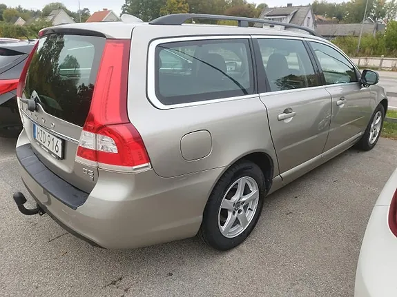 Volvo V70 2016 photo 2