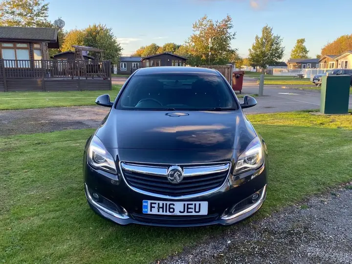 Vauxhall Insignia 2016 photo 2