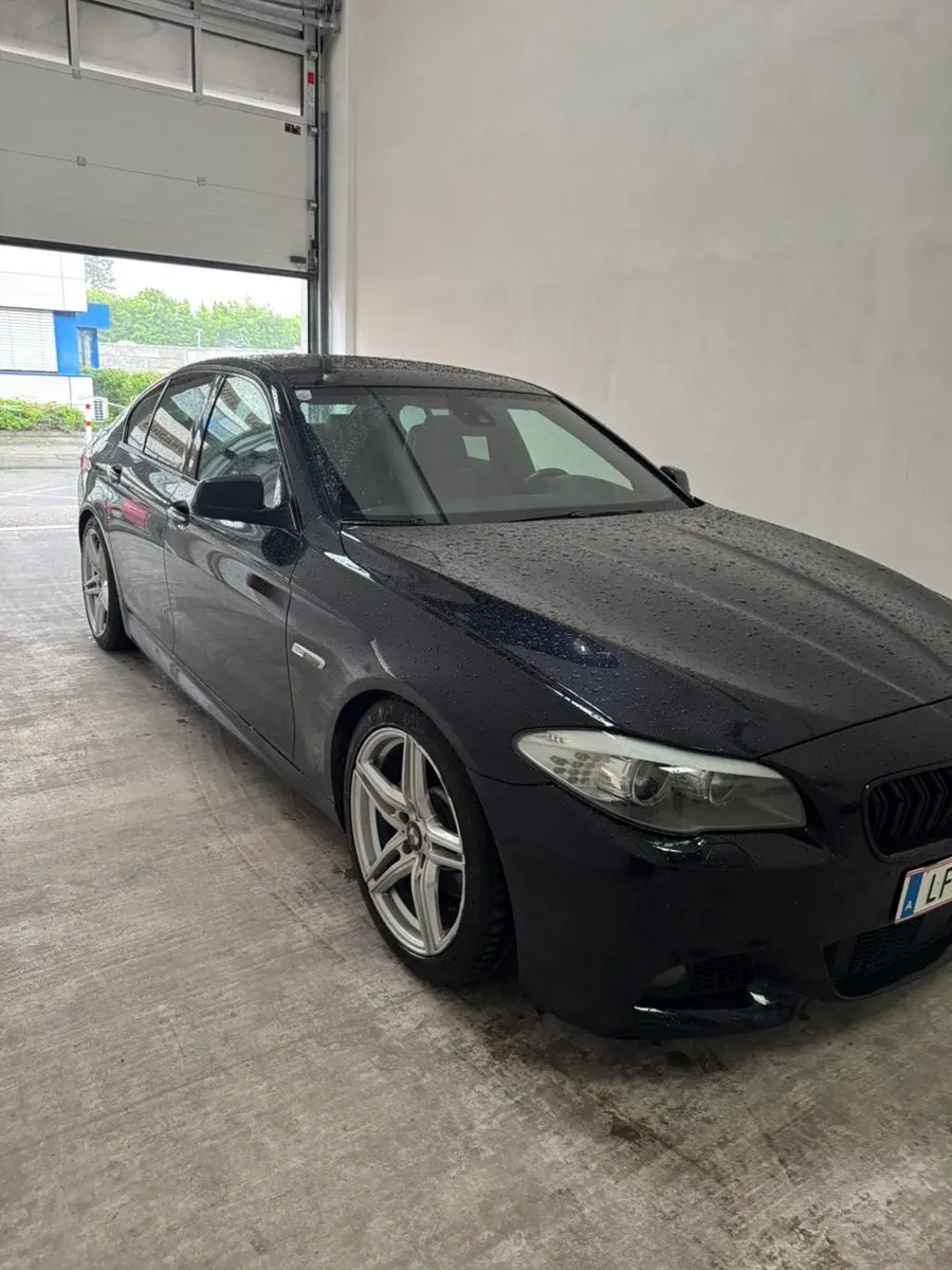 BMW 5 Series 2012 photo 2