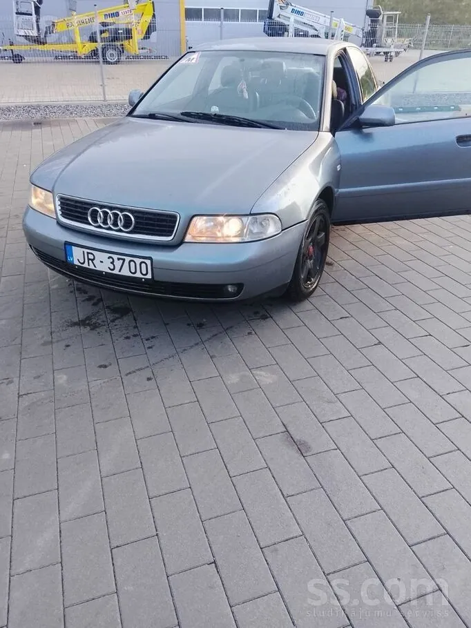 Audi A4 2000 photo 2
