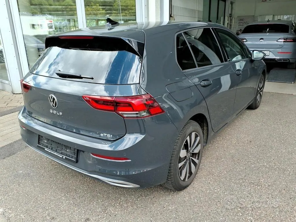 Volkswagen Golf 2024 photo 3