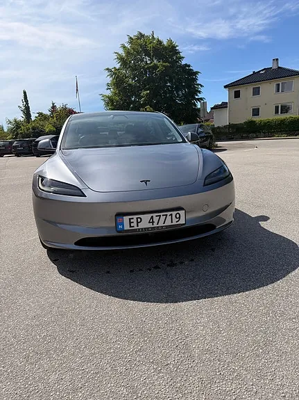 Tesla Model 3 2026 photo 3