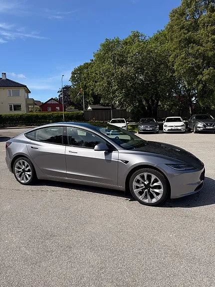 Tesla Model 3 2026 photo 5