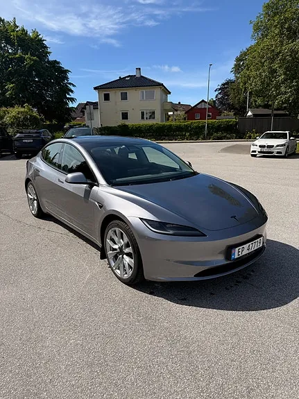 Tesla Model 3 2026 photo 4