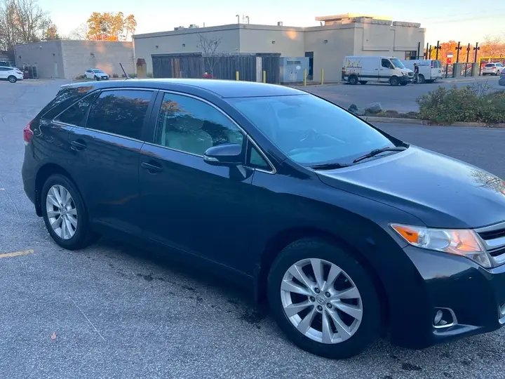 Toyota Venza 2013 photo 2