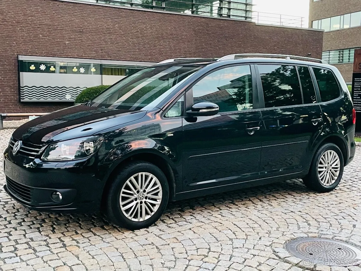 Volkswagen Touran 2015 photo 2