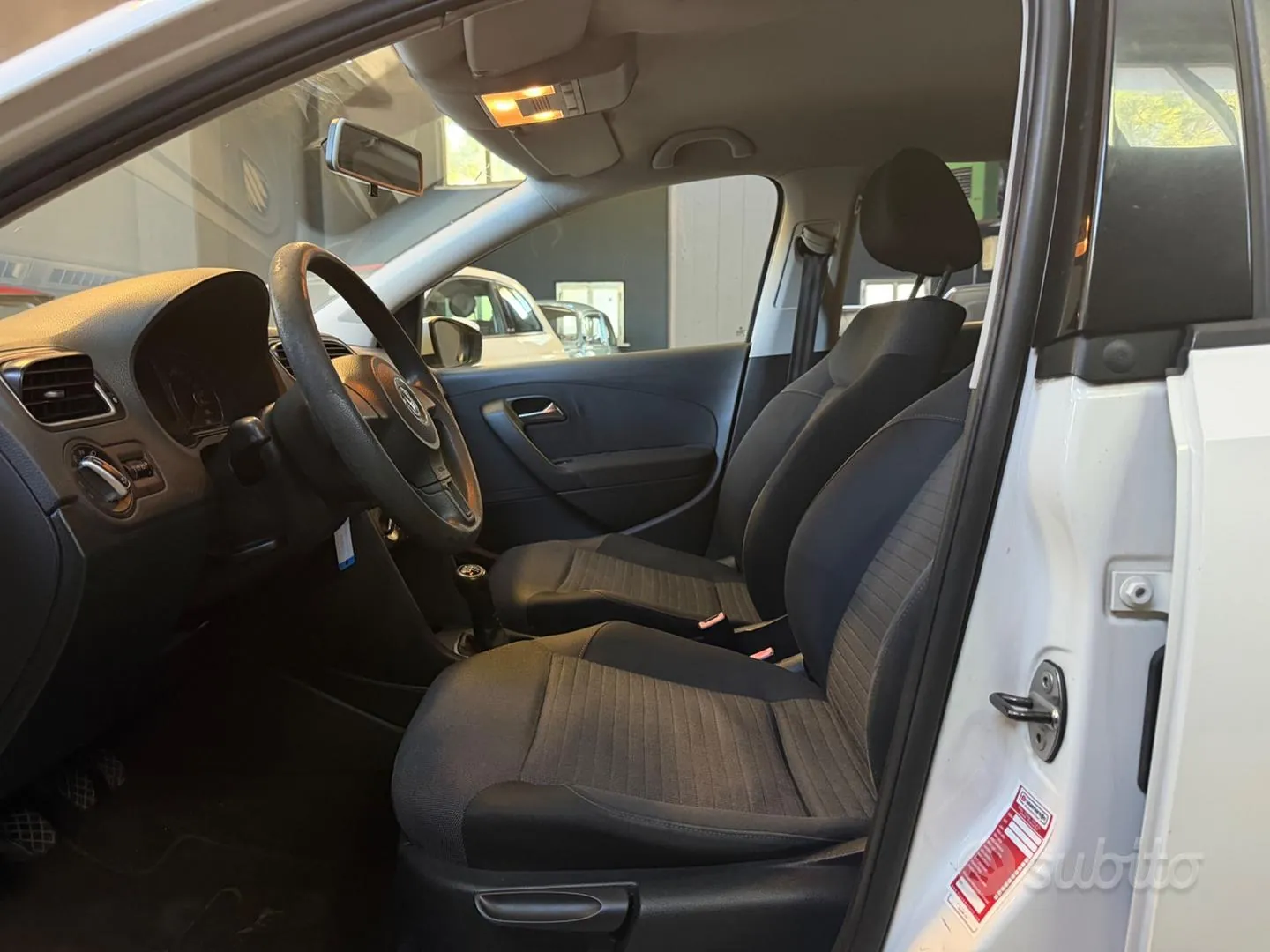Volkswagen Polo 2011 photo 3