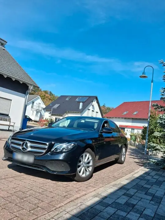 Mercedes-Benz E220D