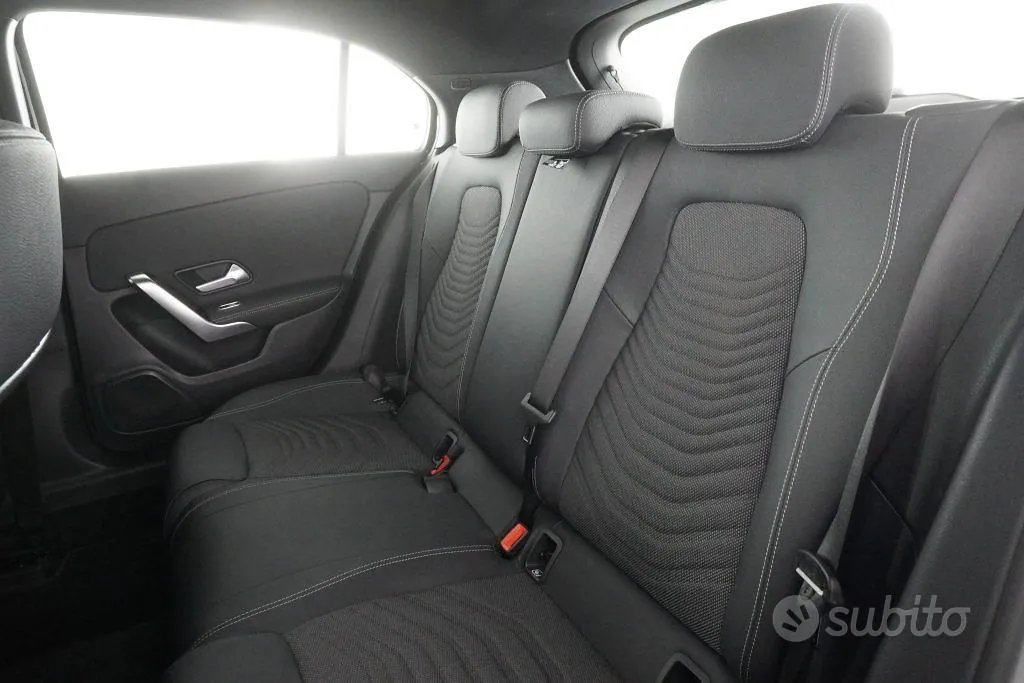 Mercedes-Benz A 180 2024 photo 3