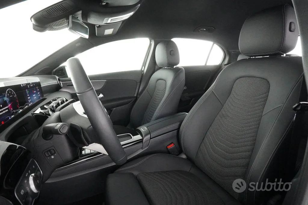 Mercedes-Benz A 180 2024 photo 2