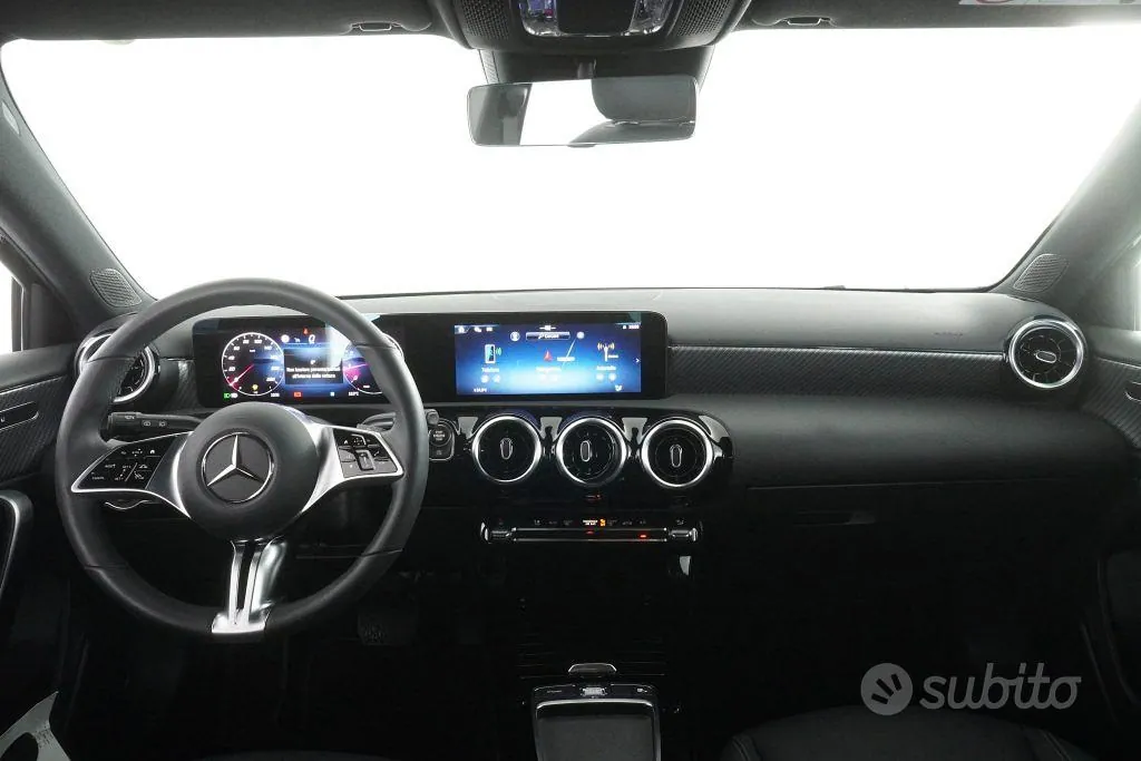 Mercedes-Benz A 180 2024 photo 4