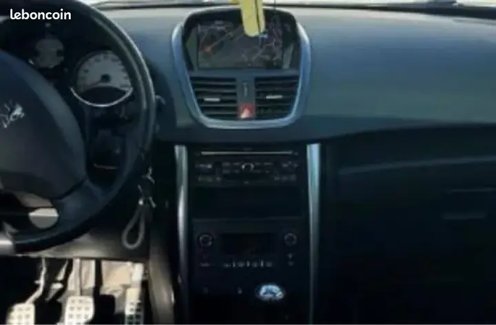 Peugeot 207 2011 photo 3