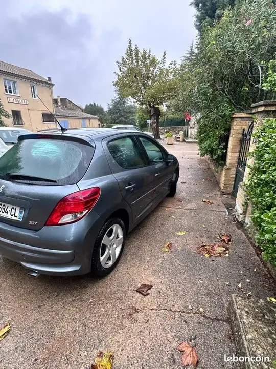 Peugeot 207 2011 photo 2