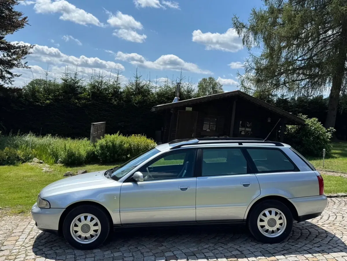 Audi A4 1998 photo 2