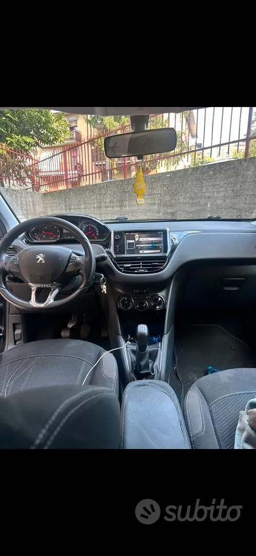 Peugeot 208 2013 photo 3