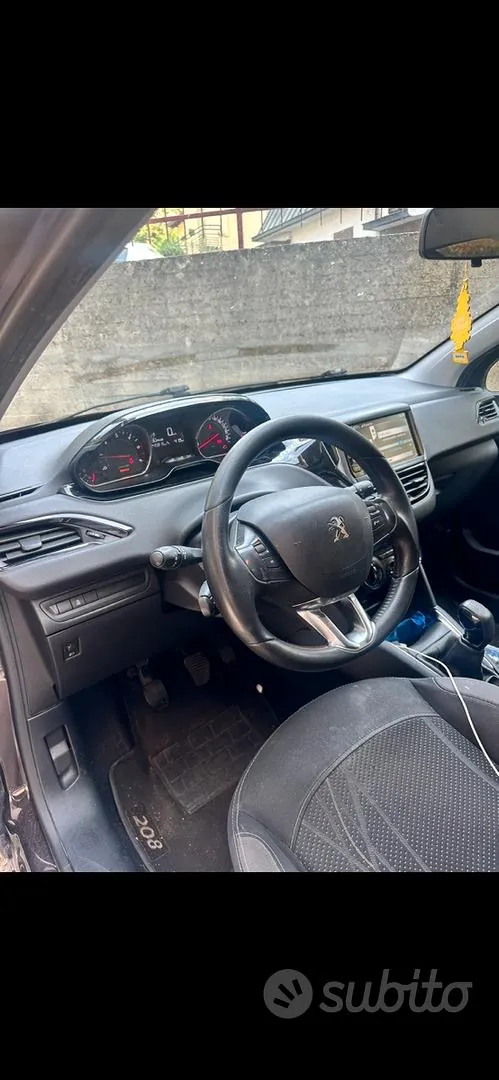Peugeot 208 2013 photo 4