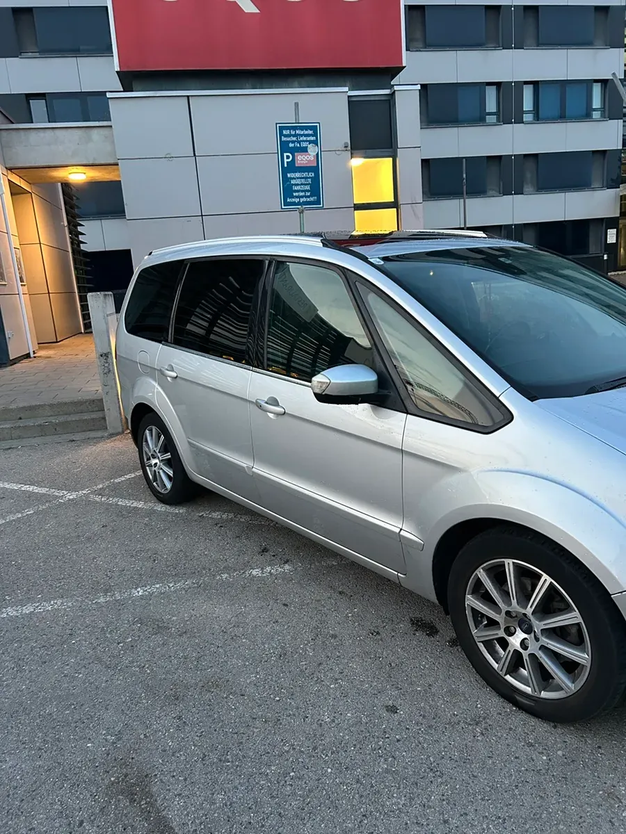 Ford Galaxy 2013 photo 3