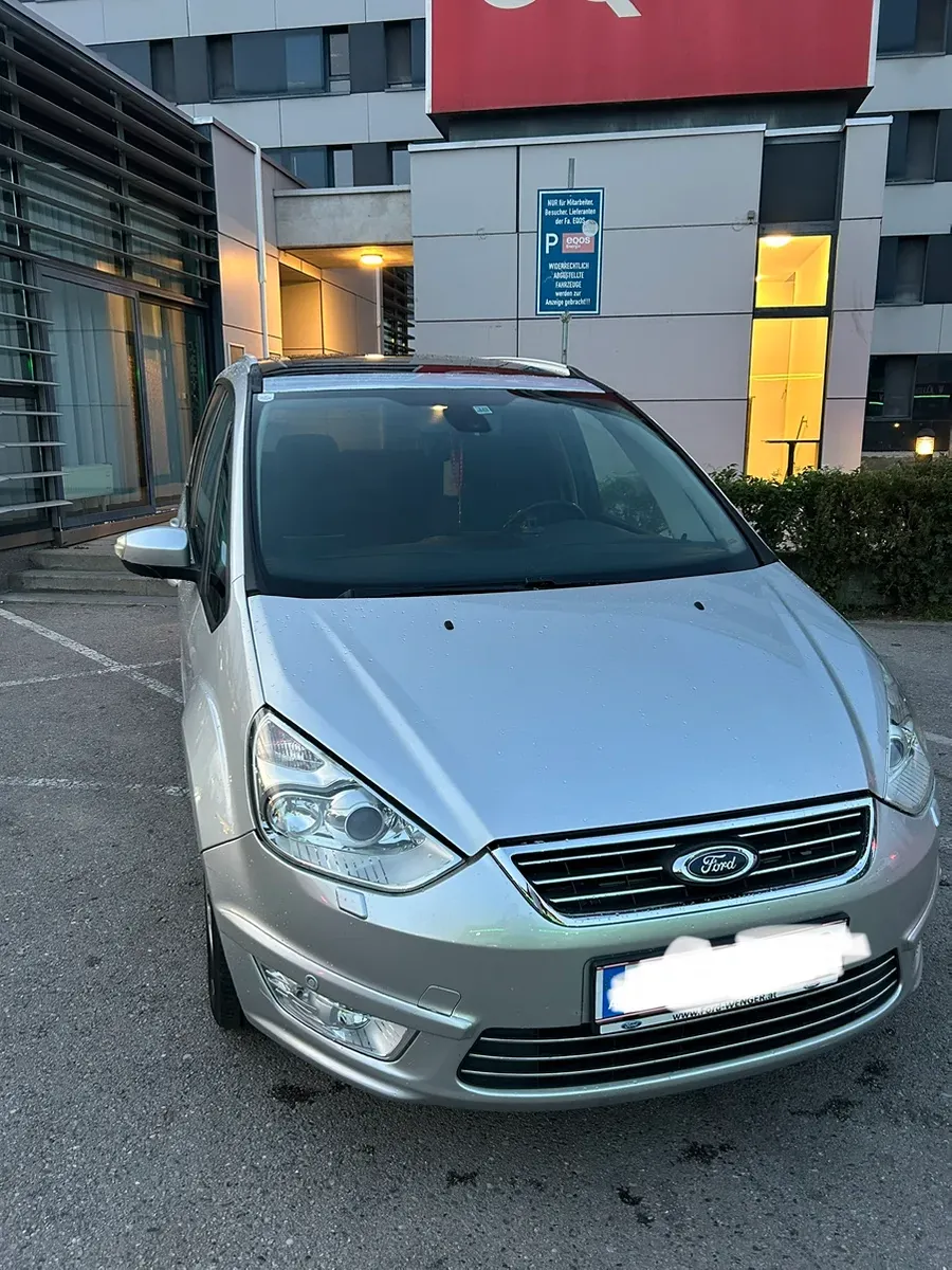 Ford Galaxy 2013 photo 2