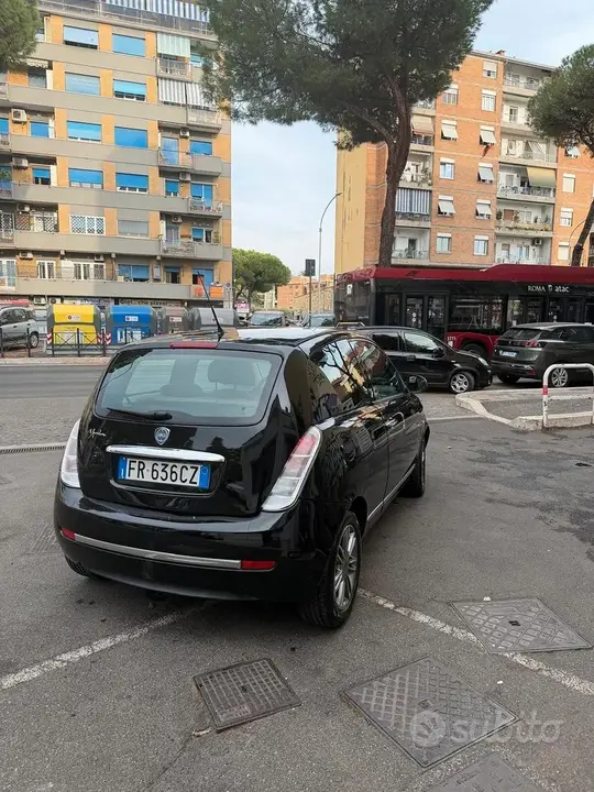 Lancia Ypsilon 2010 photo 2