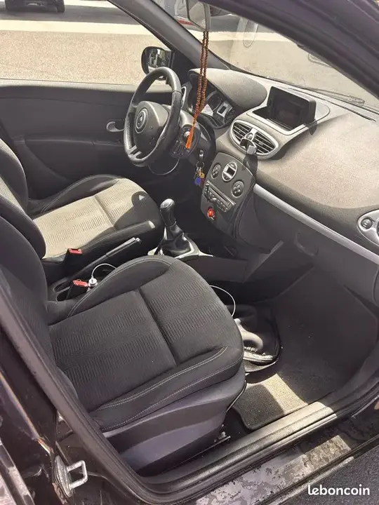 Renault Clio 2010 photo 5