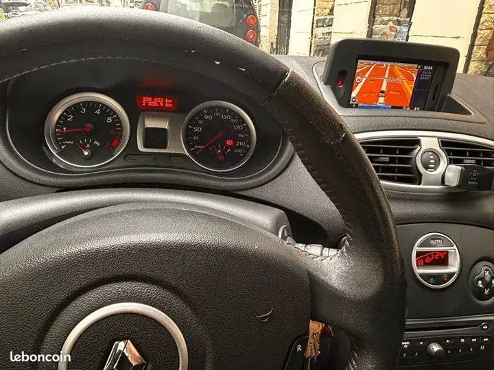 Renault Clio 2010 photo 4