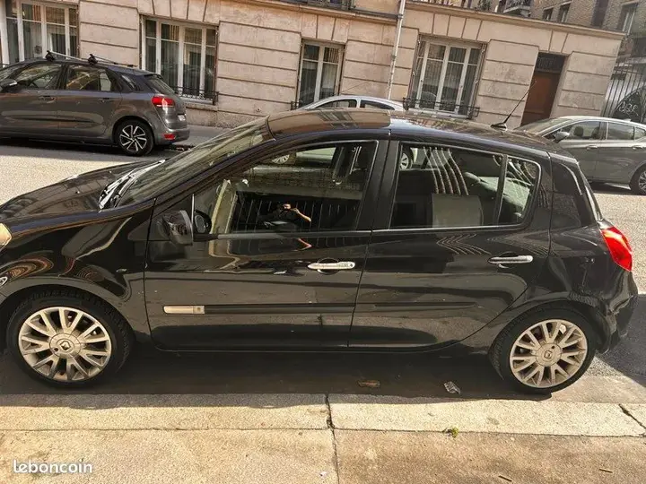 Renault Clio 2010 photo 2