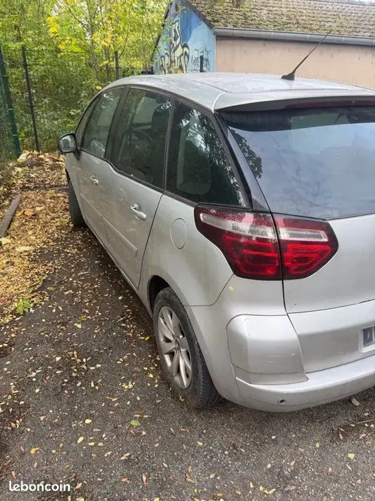 Citroen C4 Picasso 2011 photo 3