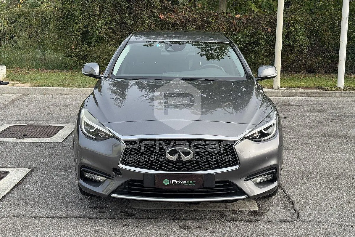 Infiniti Q30 2017 photo 2