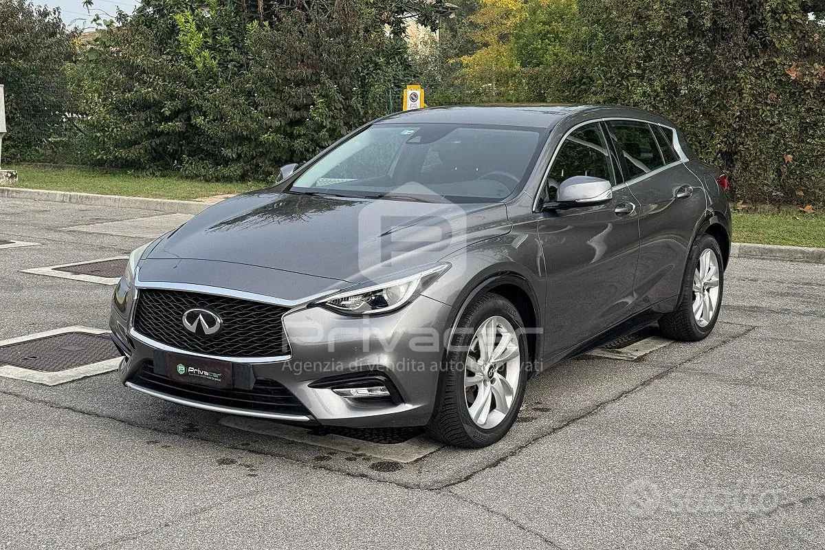 Infiniti Q30