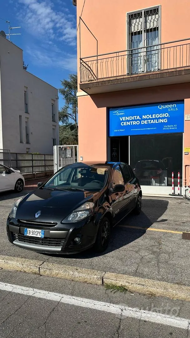 Renault Clio 2010 photo 2