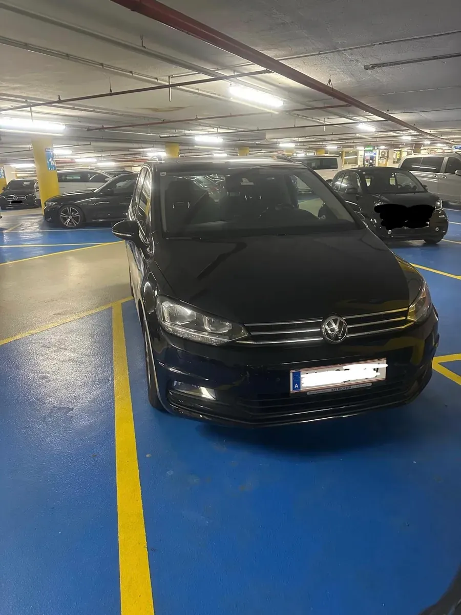 Volkswagen Touran 2017 photo 2