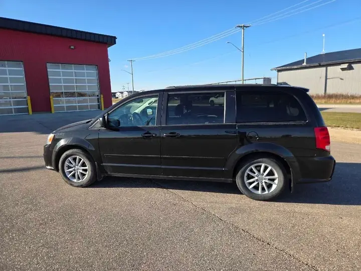 Dodge Grand Caravan 2017 photo 2