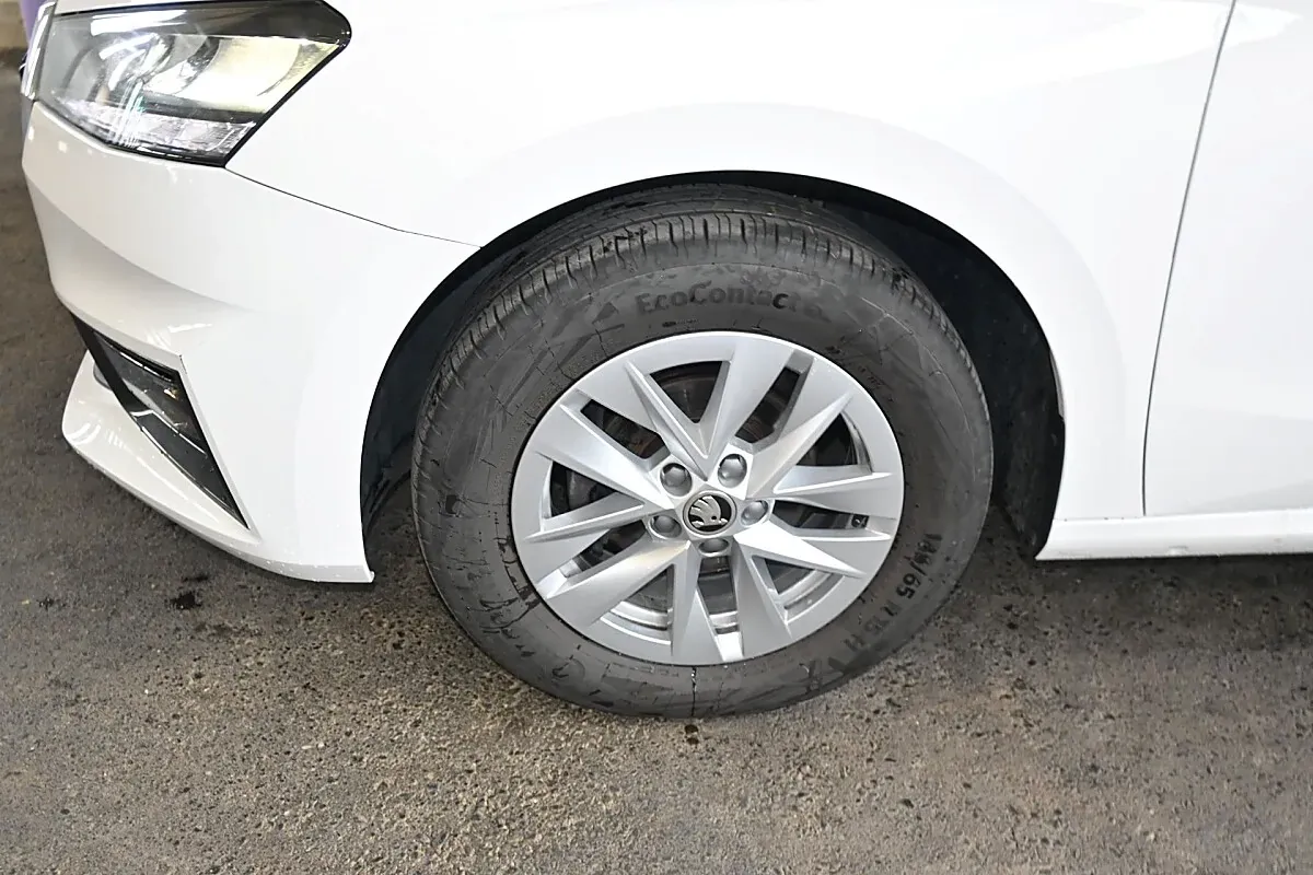 Skoda Fabia 2023 photo 2