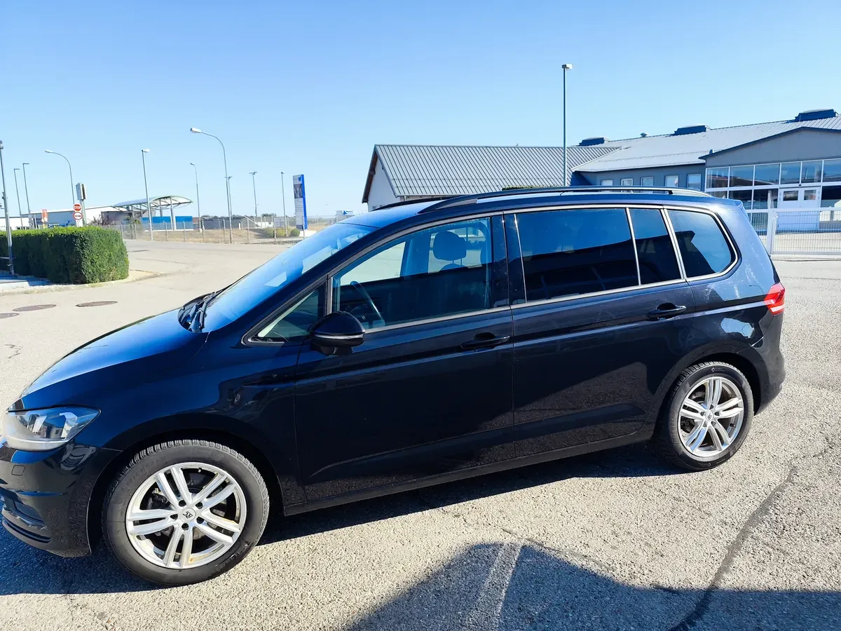 Volkswagen Touran 2018 photo 2