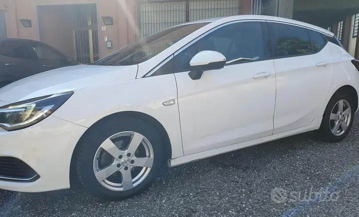 Opel Astra 2017 photo 2