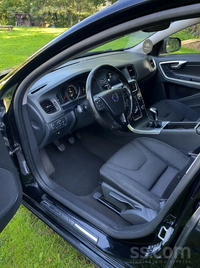 Volvo V60 2015 photo 4