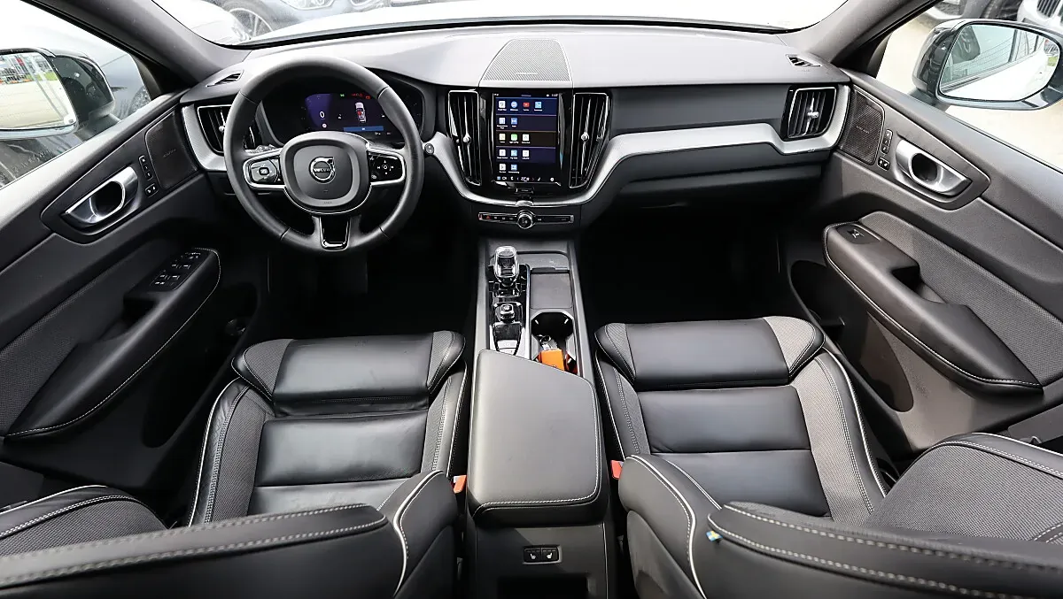 Volvo Xc60 2023 photo 2