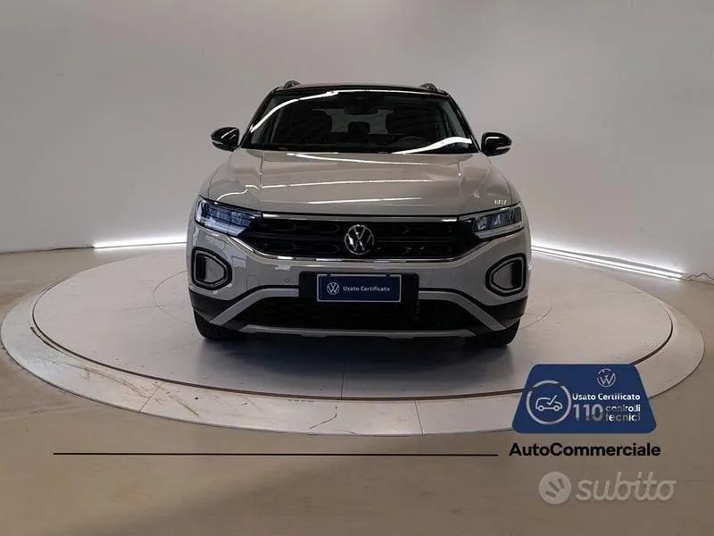 Volkswagen T-Roc 2023 photo 2