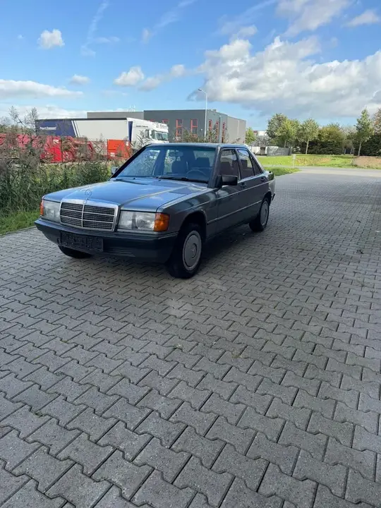 Mercedes-Benz 190