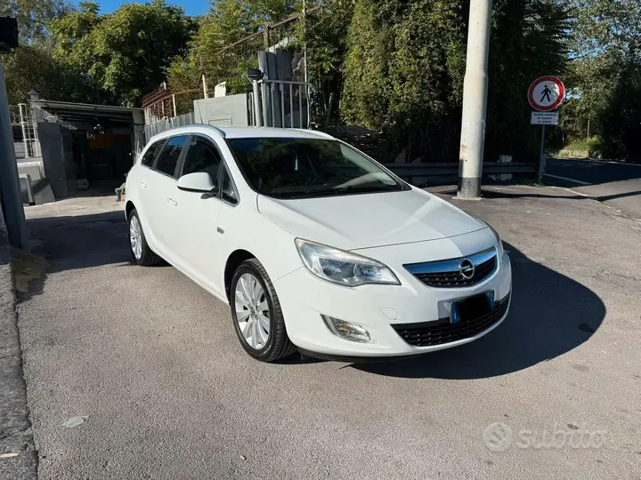 Opel Astra 2012 photo 3