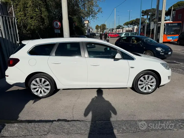 Opel Astra 2012 photo 5