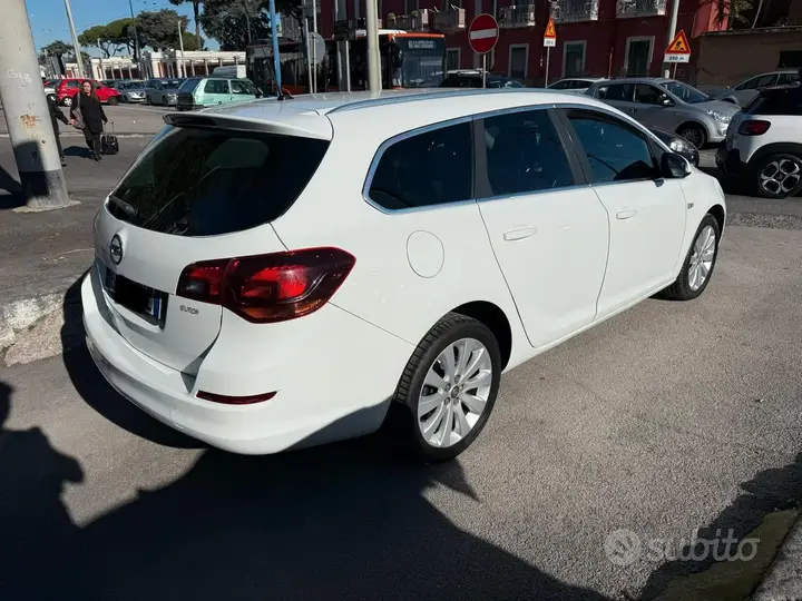 Opel Astra 2012 photo 4