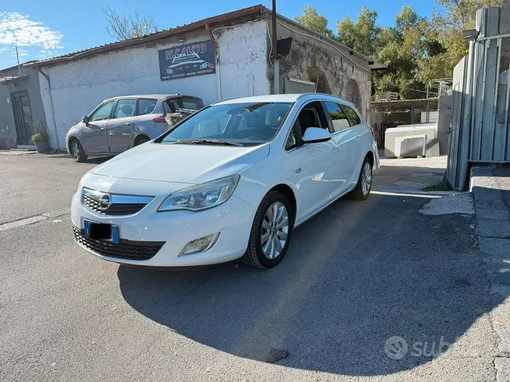 Opel Astra 2012 photo 2