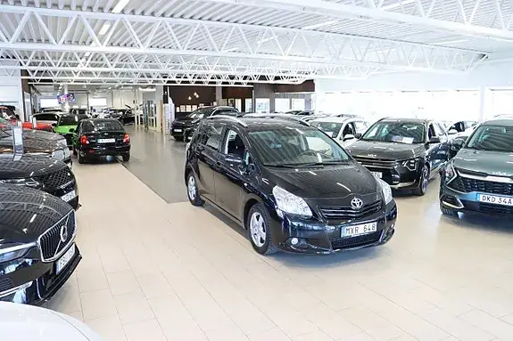 Toyota Verso 2012 photo 2