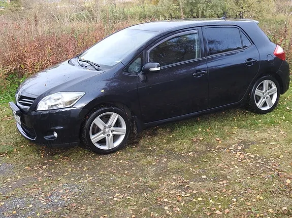 Toyota Auris 2011 photo 2